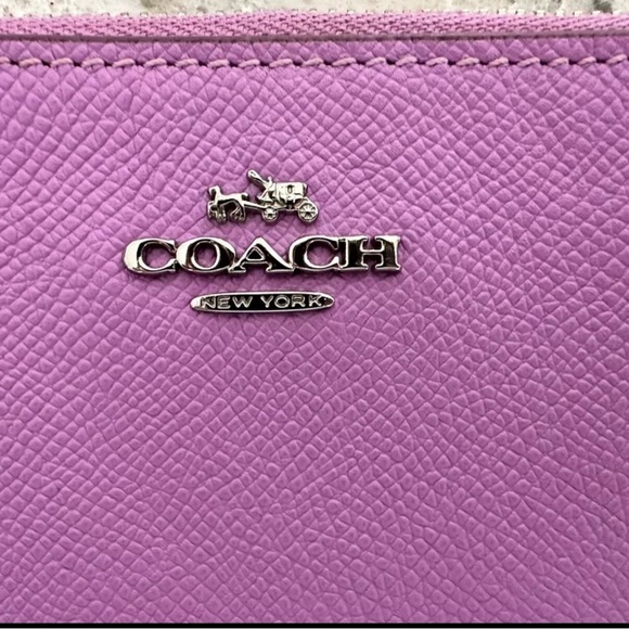 COACH Wristlet Crossgrain Leather Limited Edition w hangtag Violet Orchid - Picture 6 of 8
